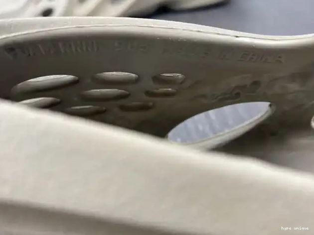 hype Stone RNNR Sage Adidas Foam Yeezy GX4472 0511